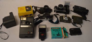 Quantity of cameras including a Polaroid, Kodak Instant Camera,