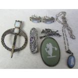 Various silver inc brooches,