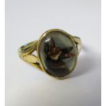 9ct gold reverse crystal intaglio ring of an alsatian dog weight 3.