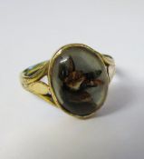9ct gold reverse crystal intaglio ring of an alsatian dog weight 3.