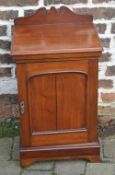 Bedside cabinet / small chest of drawers