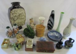 Various ceramics and glassware etc inc Wedgwood, Findhorn pottery studios,
