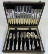 Boxed canteen of cutlery inc 51 ozt of silver consisting of 6 dessert spoons, 6 soup spoons,