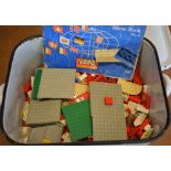 Quantity of vintage Lego (some damaged)
