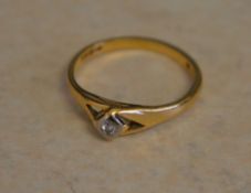 18ct gold diamond ring, total approx weight 2.