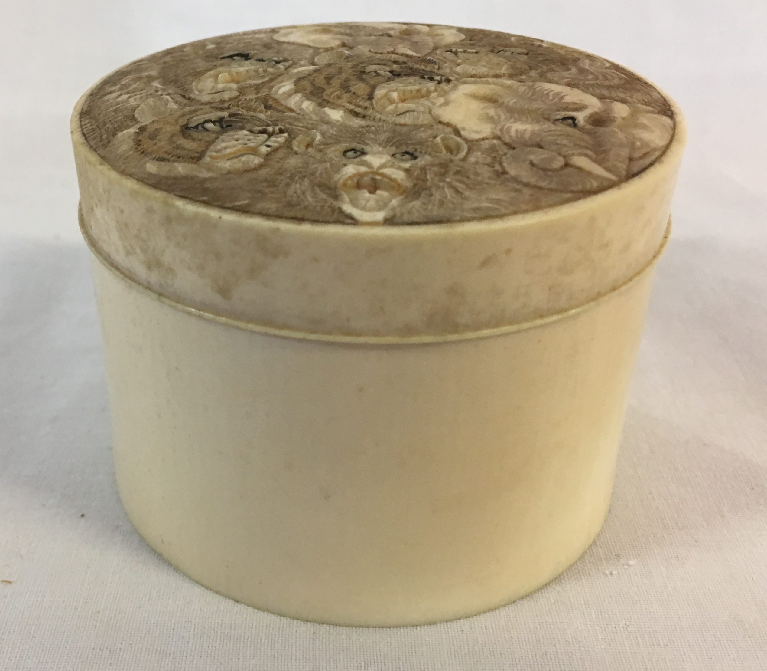 Small Japanese Meiji period ivory pot with ornately carved lid depicting lions, tigers, - Image 4 of 4