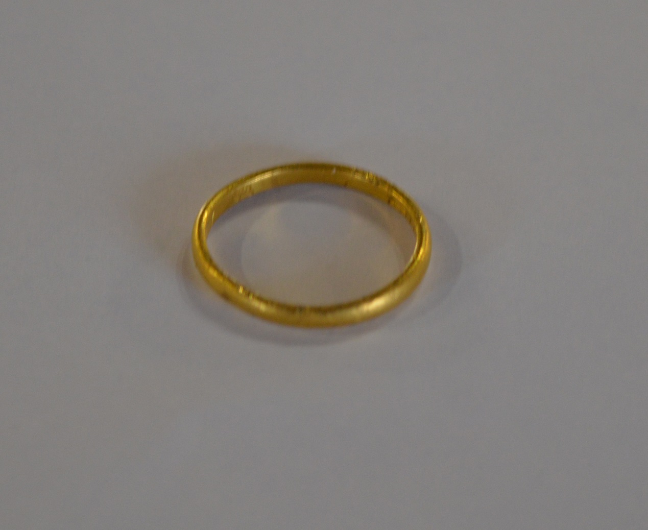 Gold posy ring with inscription 'Love is the caure' weight 1. - Image 2 of 4