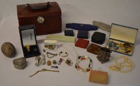 Quantity of costume jewellery including a Seiko watch, pearl necklace,