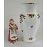 Large Royal Albert 'Country Roses' vase H 31 cm & Royal Doulton 'Country Roses' figurine HN3692