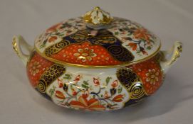 Early 19th century Derby small lidded tureen in the Imari pattern,