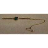 9ct gold bar brooch set with synthetic emerald and safety chain, total approx weight 3.