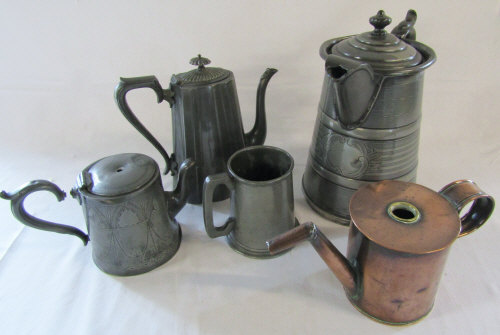 Assorted pewter & brass ware (some af) inc large lined 19th century flagon (lid is detached)