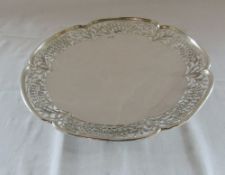 Silver tazza with pierced floral decoration Sheffield 1962 D 28 cm weight 17 ozt