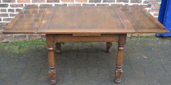 Early 20th century draw leaf table