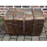 Early 20th century travelling trunk with 2 White Star Cunnard Line labels