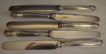 5 silver handled butter knives, total approx weight 4.