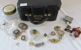 Vanity case containing assorted costume jewellery