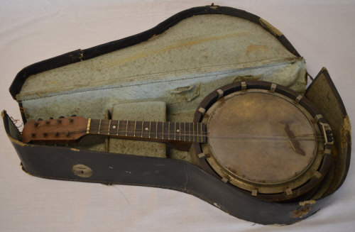 Vintage cased banjolin in poor condition