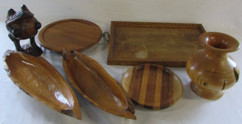 Various treen inc tray and frog