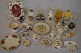 Various ceramics including Royal Albert Old Country Roses photo frame, dishes,