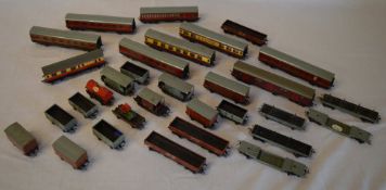 Quantity of Hornby carriages, wagons,