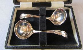 Boxed pair of small silver sauce ladles Sheffield 1971 weight 1.