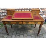 Late Victorian oak writing desk with inset leather skiver on turned legs