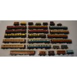 Quantity of carriages and wagons including Hornby