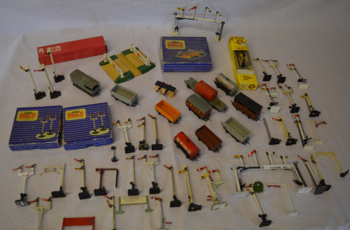 Hornby Dublo signals,