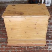 Pine blanket box