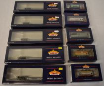 5 Bachmann boxed wagons and 5 Bachmann boxed well wagons