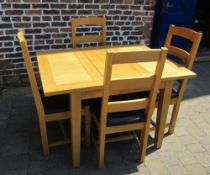 Oak extending table and 4 chairs (extending to 120 cm x 90 cm)