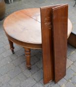 Dining table with 2 leaves,