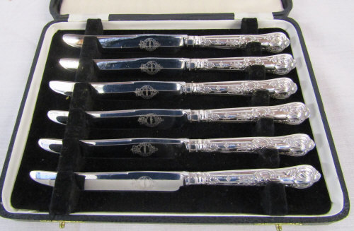 Cased set of 6 silver handled knives Sheffield 1969