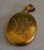 15ct gold keepsake locket with a 15ct gold hanging clasp, total approx weight 16.2g