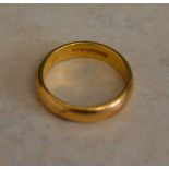 22ct gold wedding band, total approx weight 5.