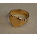 18ct gold mens shield shaped signet ring, total approx weight 7.