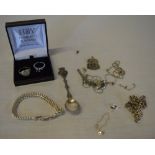 Various silver jewellery including rings,