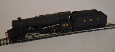 Wrenn Train W2240 Class 2-8-0 Locomotive LNER Black - RN 8042 - 00 Gauge