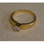 18ct gold diamond solitaire ring, total approx weight 4 g,