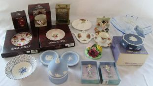 Various ceramics inc Wedgwood and Royal Doulton