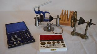 Mixed watchmakers tools including a small set of weights