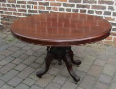 Mahogany oval loo table