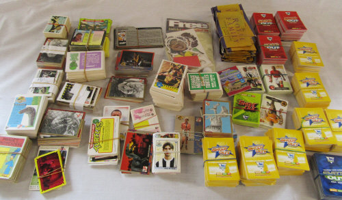 Box of assorted trading cards etc inc Jurassic Park, Shoot out,