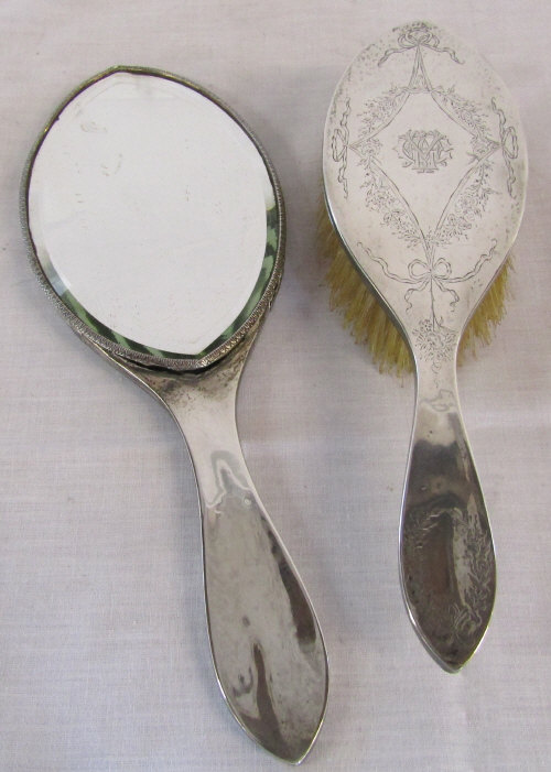 Silver hairbrush and mirror (mirror af) Sheffield 1918