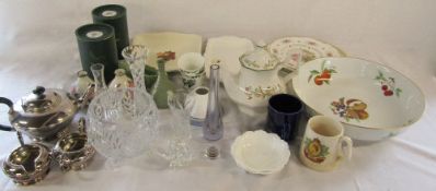 Various ceramics inc Wedgwood and Royal Worcester,