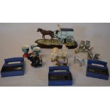 Various trinkets including Star Trek keyrings, 2 pairs of salt and pepper in the form of owls,