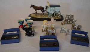 Various trinkets including Star Trek keyrings, 2 pairs of salt and pepper in the form of owls,