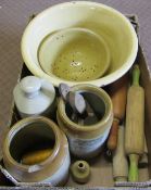 Box of ceramic kitchenalia