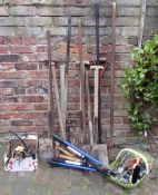 Quantity of garden tools